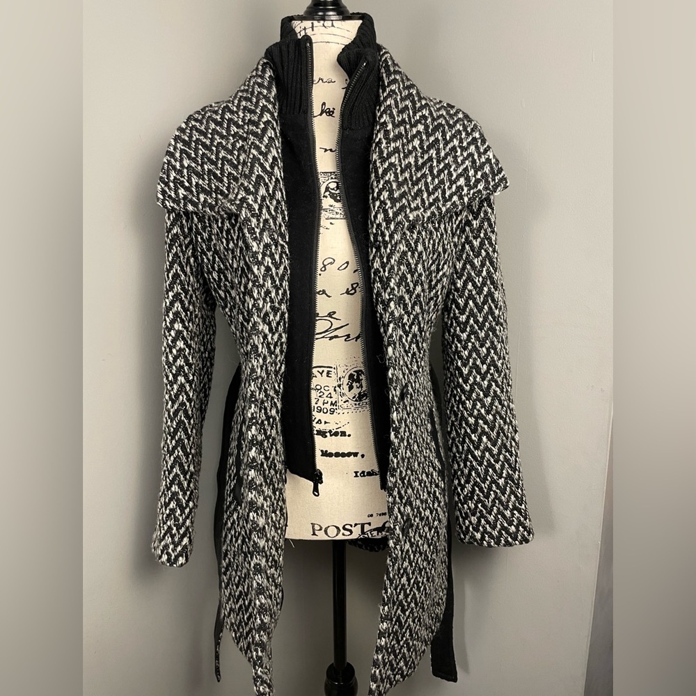 ANDREW MARC NEW YORK Black And WhiteWool Belted Tie Coat Sz4